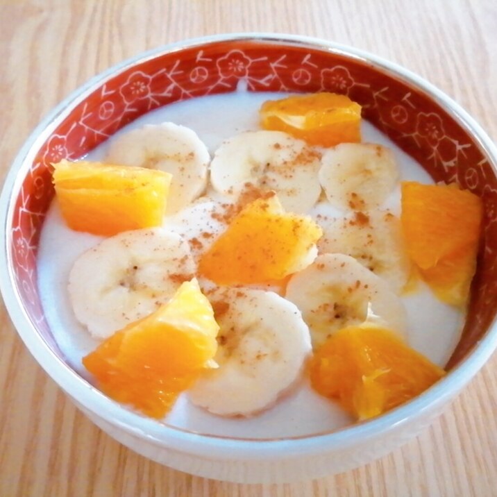 バナナとオレンジの蜂蜜シナモンヨーグルト